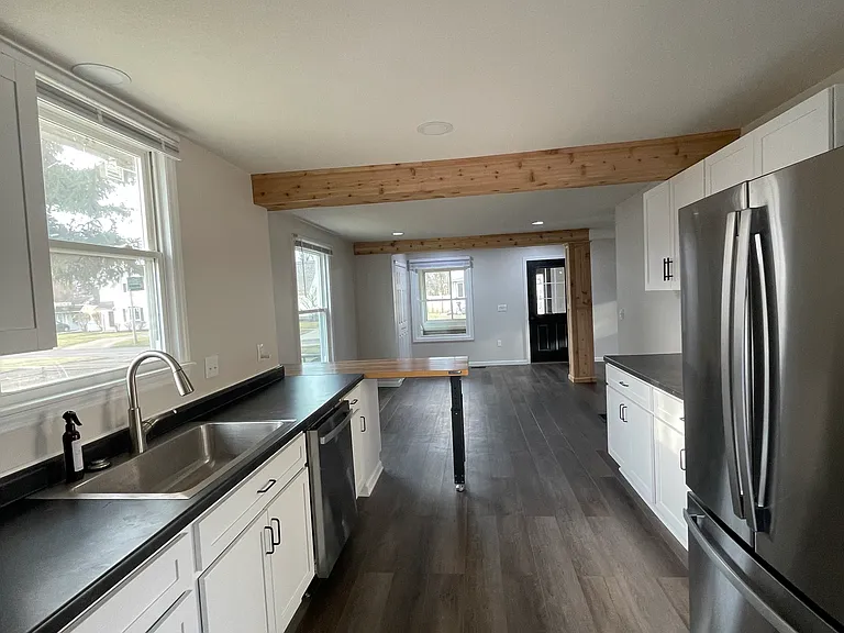 553 Adams Ave — Photo 11