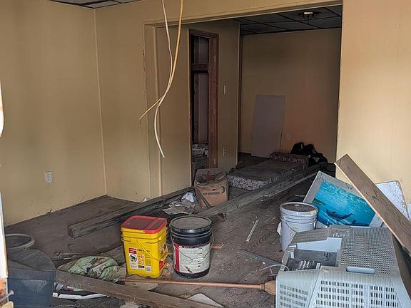 2nd image of 168 Kimber St