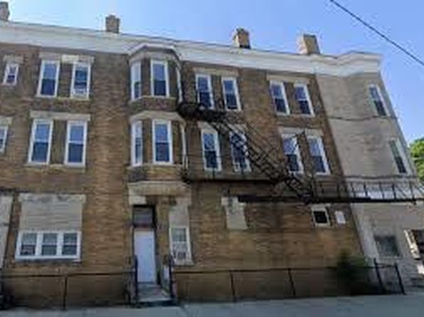 3235 S Racine Ave APT 2M