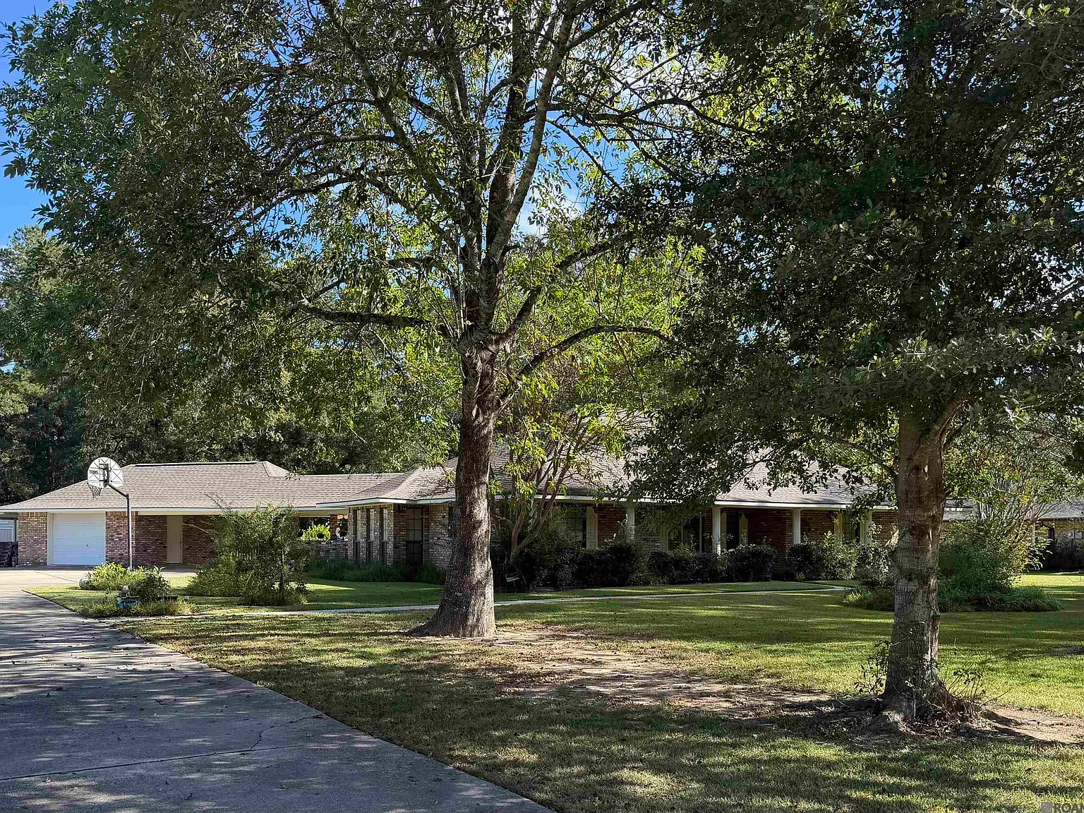 4 bed, 2640 sqft, $2,500 — Photo 2