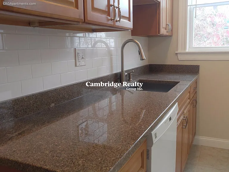 69 Newton St #2L — Photo 4