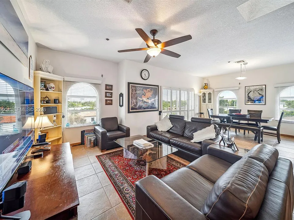 9008 Collins Ave #402