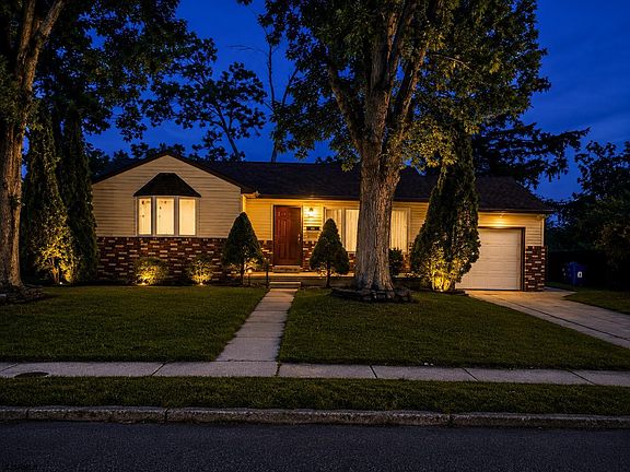 3rd image of 230 Ridgewood Dr