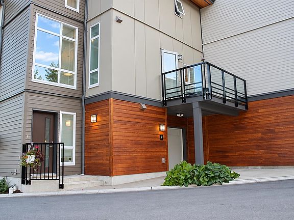 2nd image of 909 Clarke Rd #7