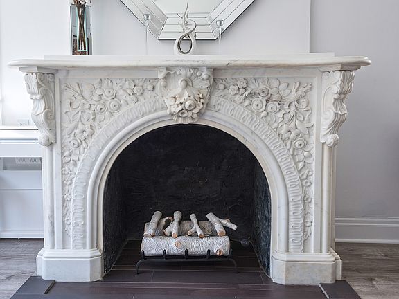 4th image of 1 W 67th St #800