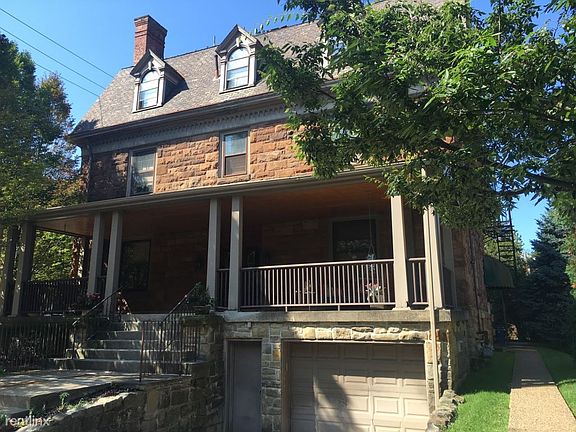 920 COLLEGE EXTERIOR