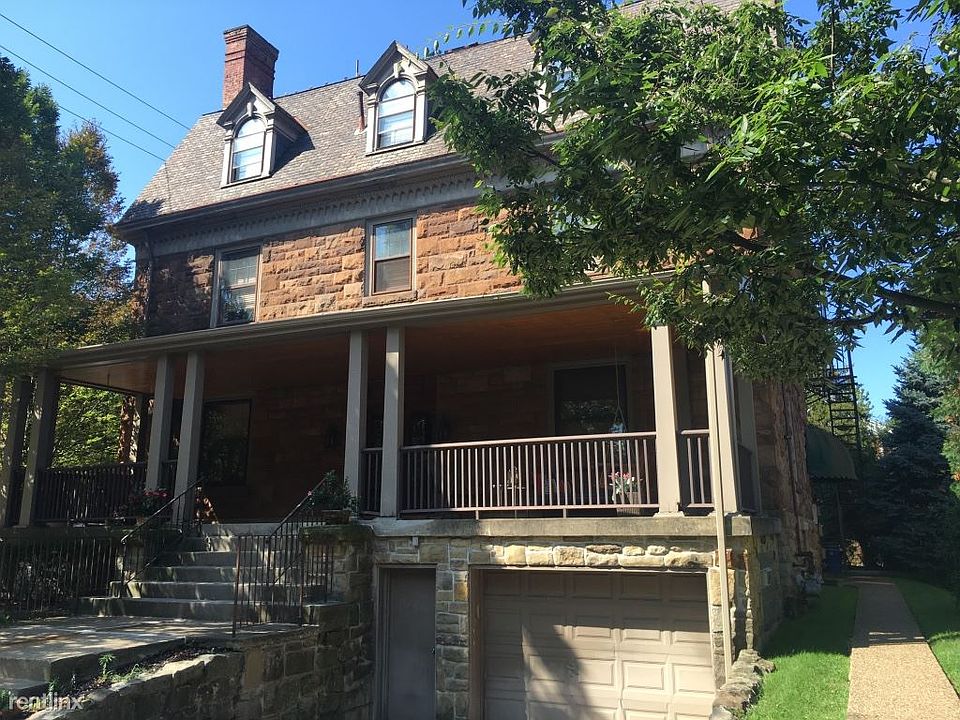 920 COLLEGE EXTERIOR