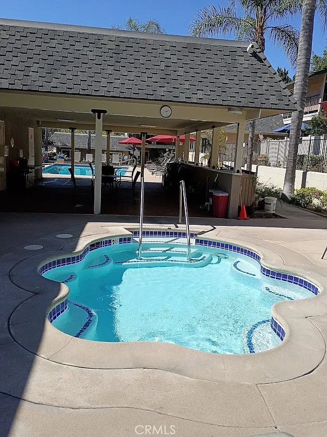 3 bed, 2.5 bath, 1702 sqft, $4,350 — Photo 2