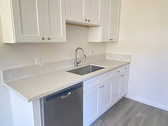 4th image of 1059 Missouri St