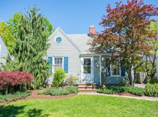 1407 Parkview Dr, Lyndhurst, OH 44124