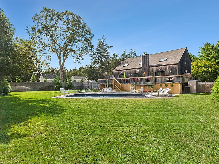 624 Noyack Rd — Photo 20