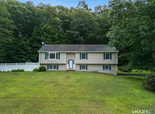 32 School House Road, Preston, CT 06365
