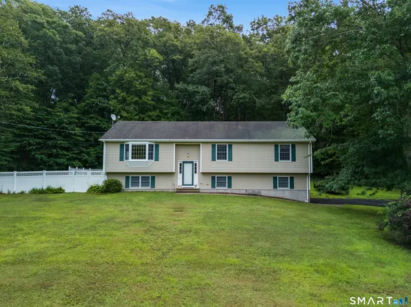 32 School House Road, Preston, CT 06365