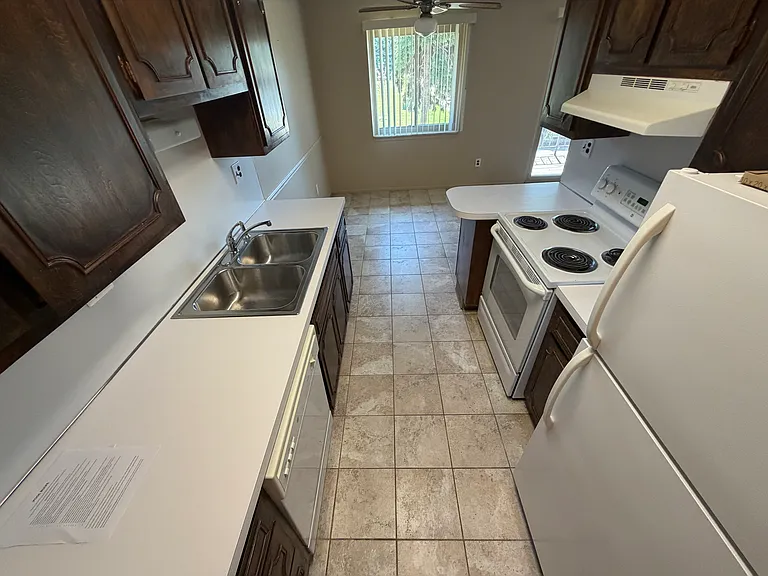 439 Riviera Dr — Photo 8