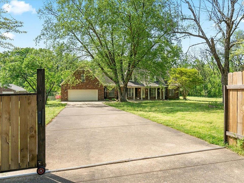 1st image of 300 Hilldale Ln