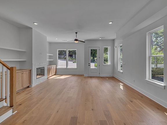 4th image of 1117B 38th Ave N