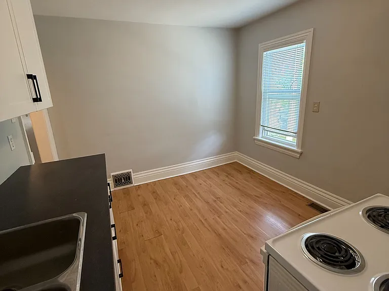 29 Mountain Ave S #2 — Photo 5