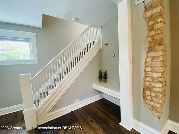 3rd image of 1218 W Ionia St
