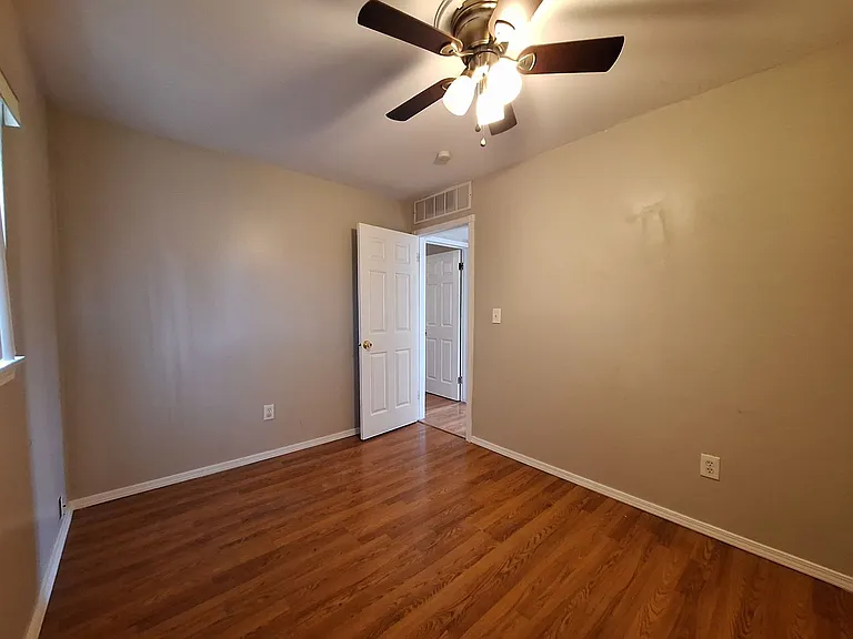 27067 Lawnwood St — Photo 15