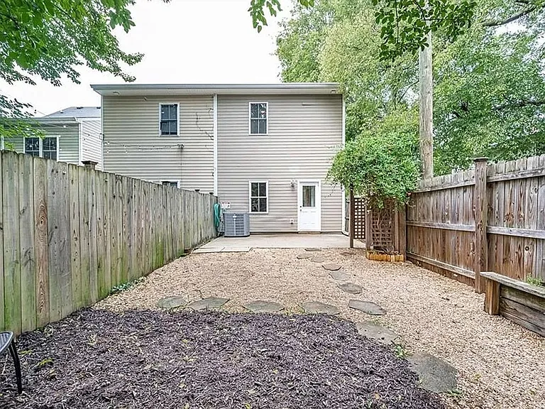 513 S Laurel St — Photo 26