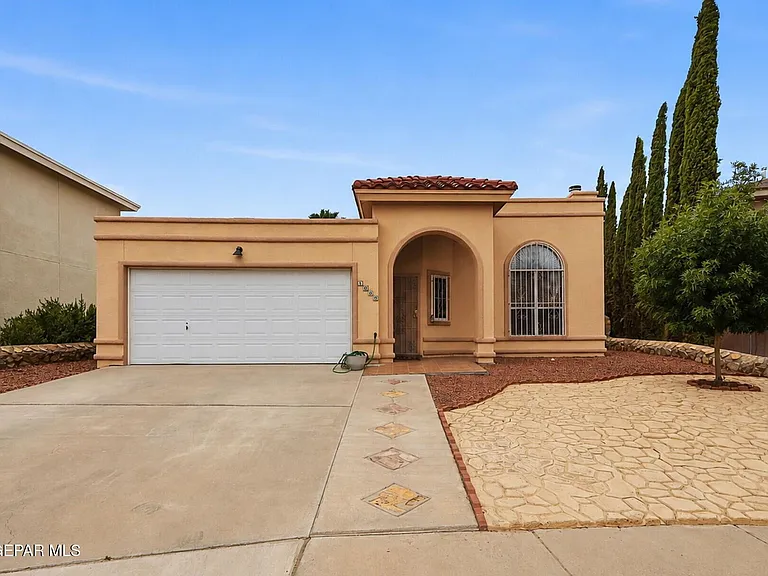 1308 Rose Bud Ln — Photo 1