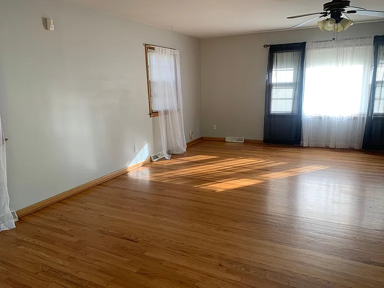 4838 Melrose Ln — Photo 3