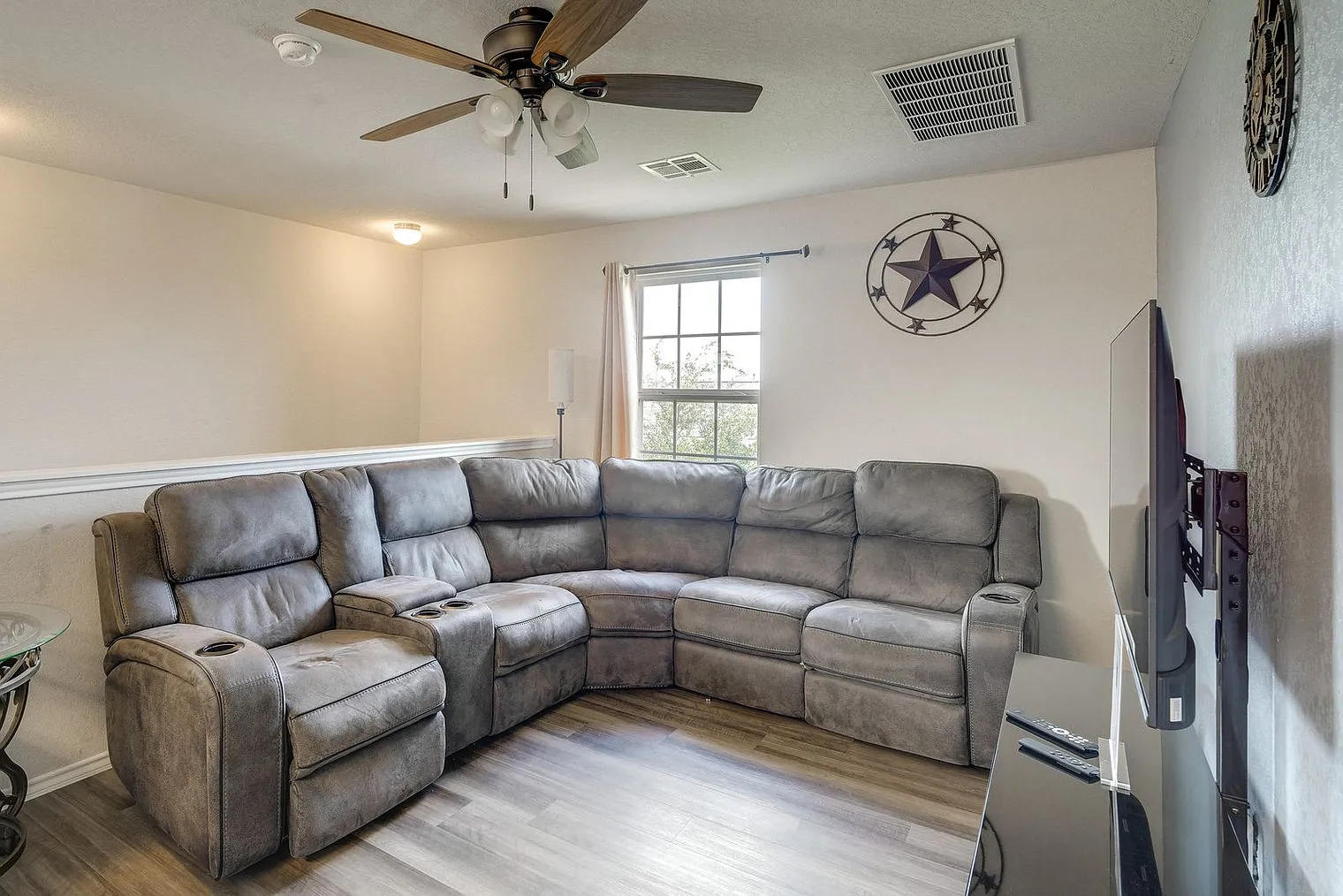 1 bed, 1.0 bath, 495 sqft, $2,193 — Photo 2