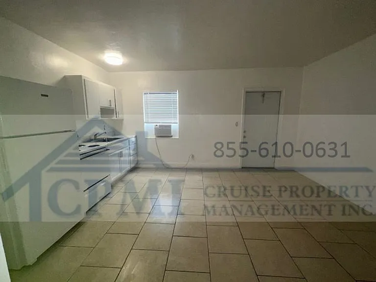 5819 Polk St — Photo 15