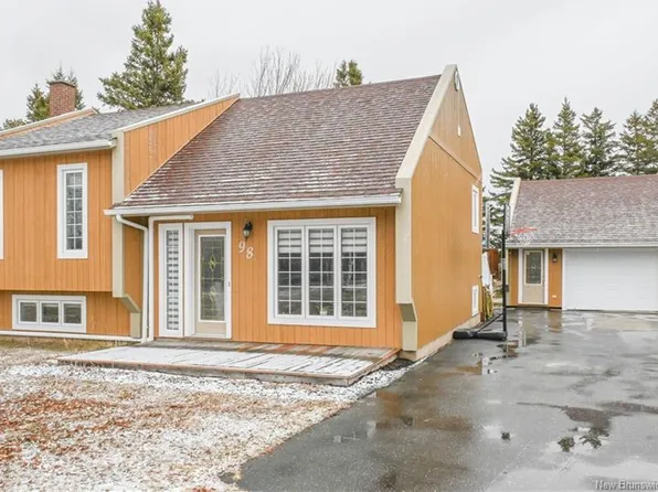 98 Delagarde St, Saint Isidore, NB E8M 1H4