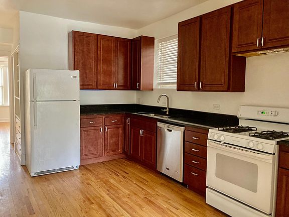 4th image of 3225 N Hamlin Ave #1