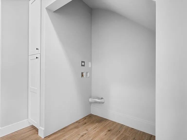 390 Meridian St #2 — Photo 8