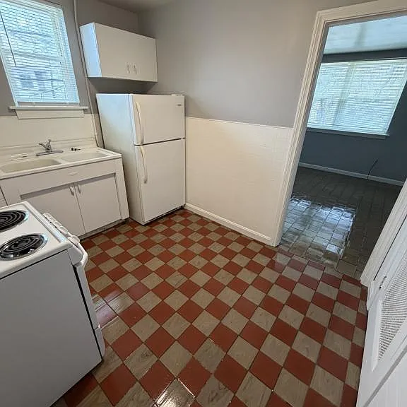 310 Vine Ave — Photo 3