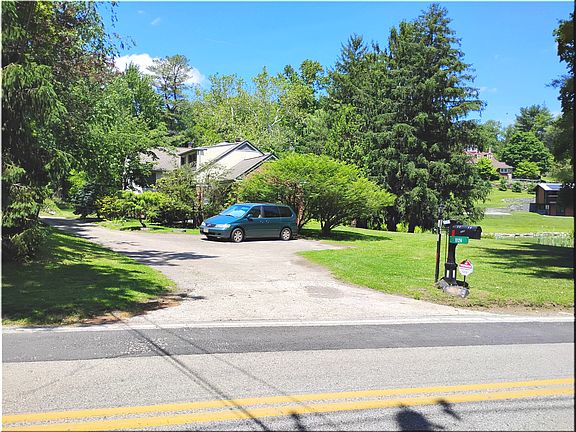 2nd image of 1124 Rose Glen Rd
