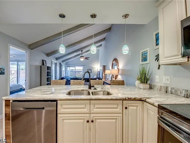 6337 Royal Woods Dr — Photo 4