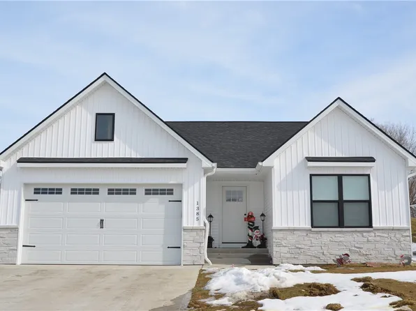 1385 Capital View Dr, Pleasant Hill, IA 50327