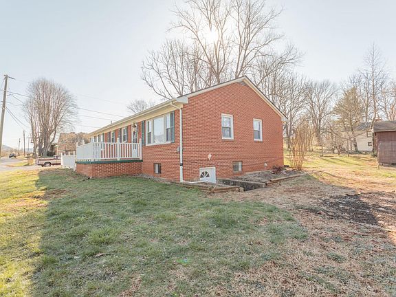 2nd image of 4 Highland Way Ln