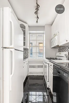 Sold by Triplemint | media 4