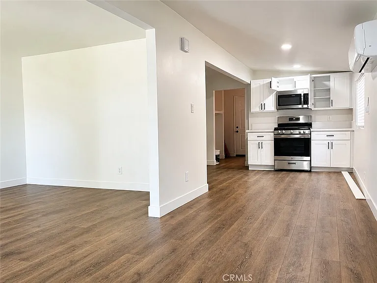 11151 Duncan Ave — Photo 5