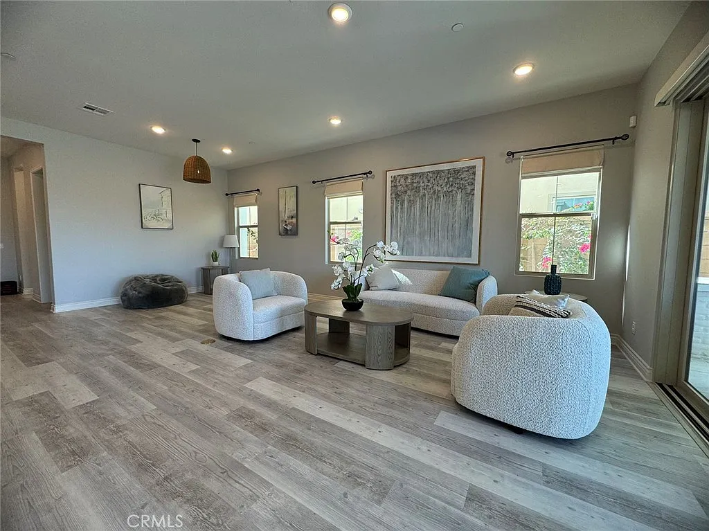 4 bed, 4.5 bath, 2987 sqft, $8,300 — Photo 4
