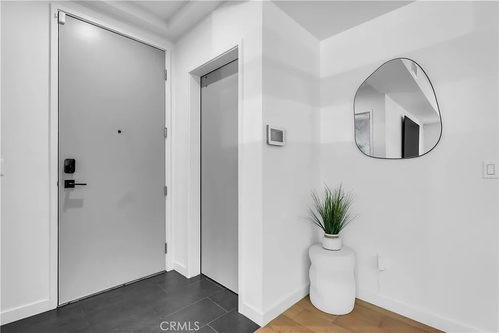 2 bed, 2.5 bath, 1450 sqft, $4,295 — Photo 3