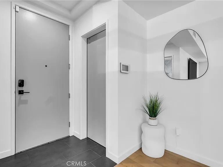 532 W Elk Ave #1 — Photo 3