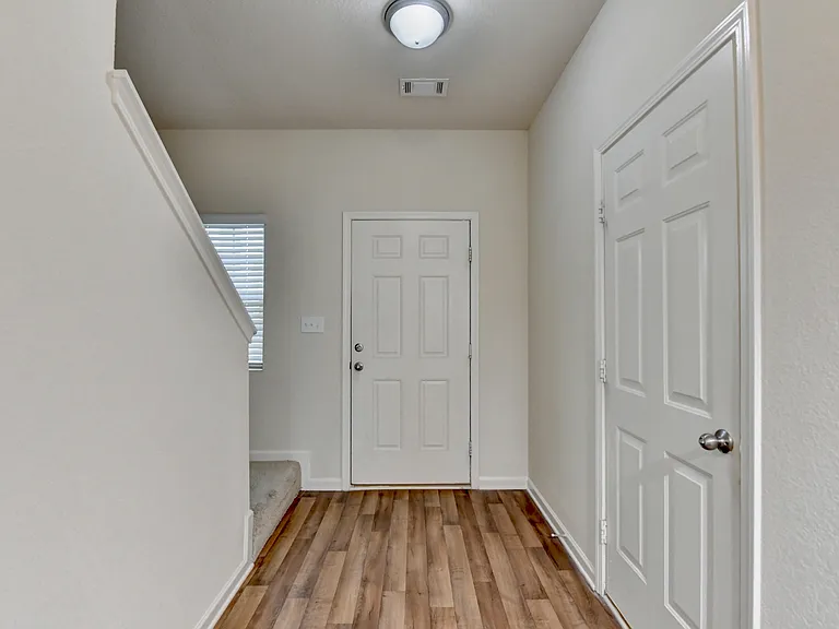 811 Independence Ave — Photo 6