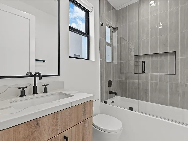 3973 S Budlong Ave — Photo 13