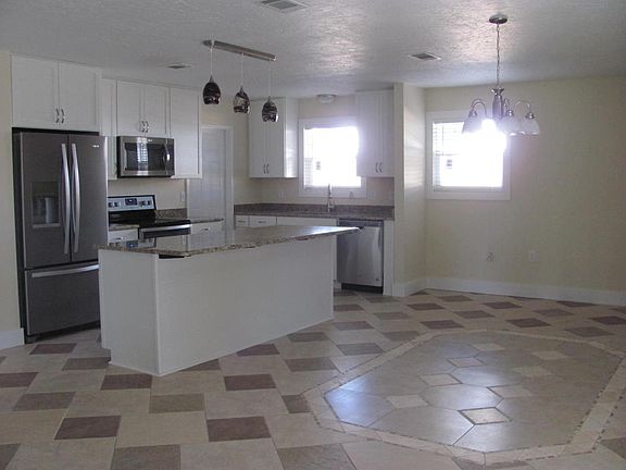 2nd image of 1104 Coral Dr