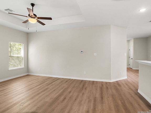 4th image of 1535 W HARLAN AVE