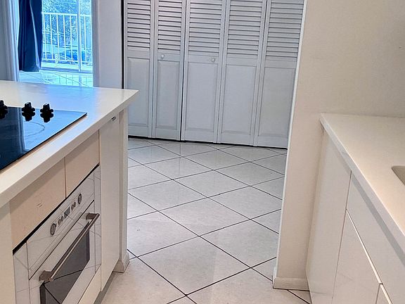 3rd image of 1407 NE 56th St APT 315