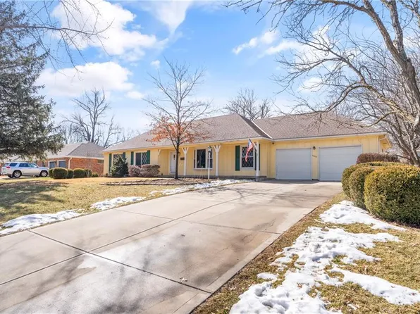 10322 Sagamore Ln, Leawood, KS 66206