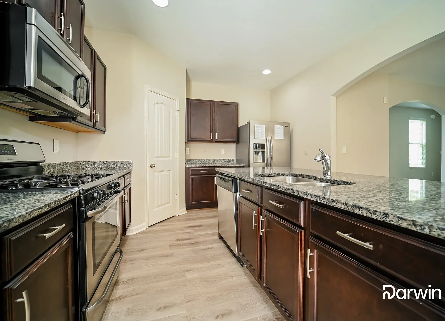 4 bed, 2.5 bath, 2040 sqft, $2,375 — Photo 4