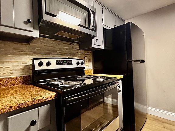 4th image of 4420-4440 Flowerdale Ave #D