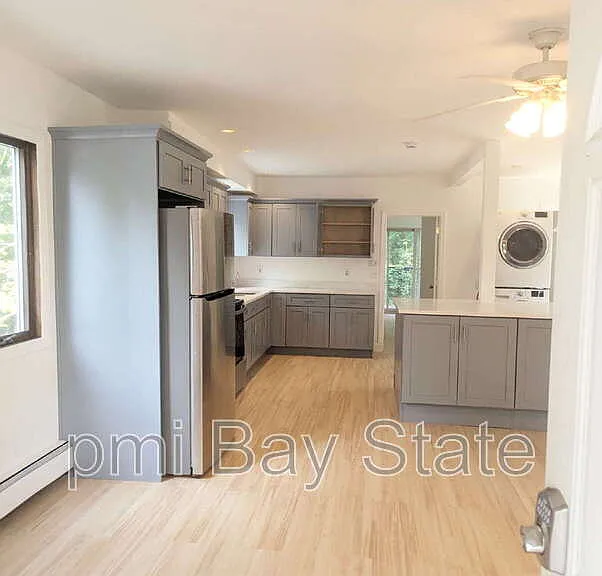 3 Weston St #1 — Photo 2